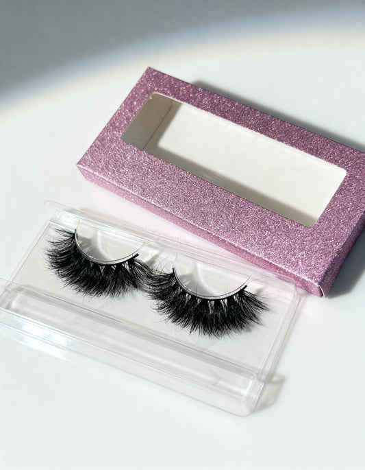 Lashes - That Plug Lady